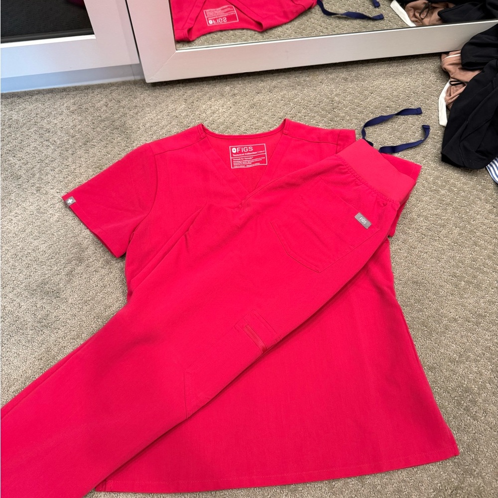 Figs Women’s Ultra Rose Scrub Top & Jogger SET - Picture 3 of 6